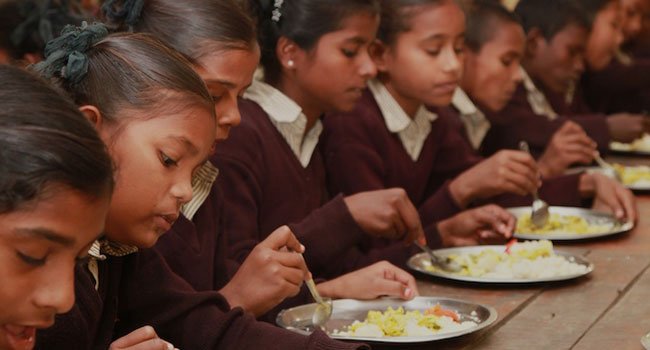 2019 – lunch is served at a rural school in India